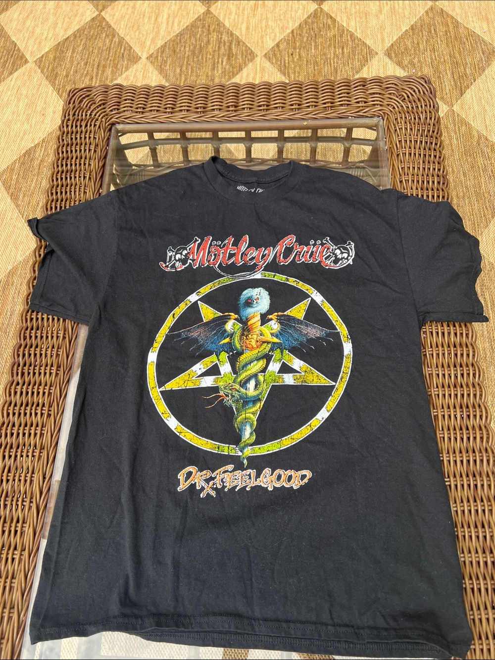 Mötley Crüe Dr. Feelgood Black Graphic Short Sleeve Tee